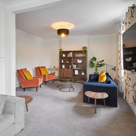 Host & - Mollymac * Saltburn-by-the-Sea