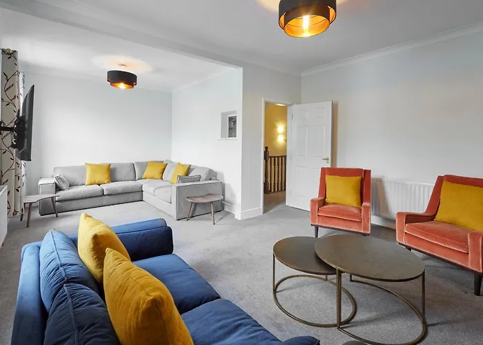 Host & - Mollymac * Saltburn-by-the-Sea