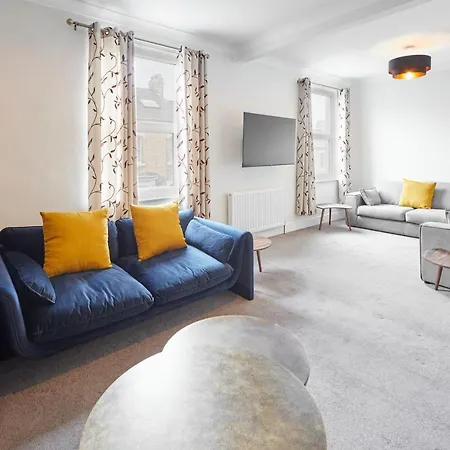 בית נופש Host & - Mollymac