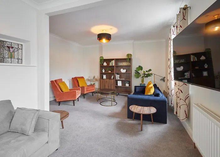 Host & - Mollymac * Saltburn-by-the-Sea